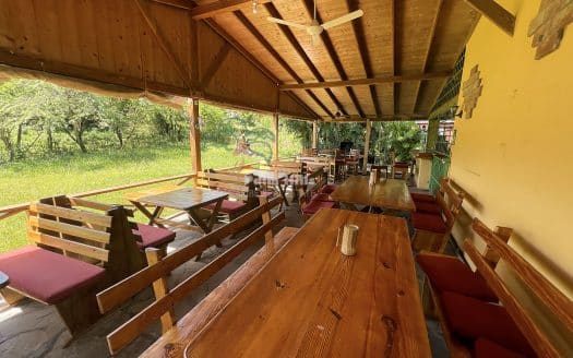 Уникальный ресторан и гостевой дом в тихом месте на склоне холма