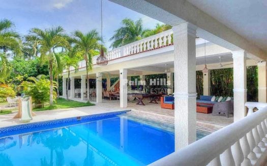 Villa de rêve de 5 chambres à coucher dans une communauté fermée populaire, Cabarete, à 5 minutes à pied de la plage des Caraïbes.