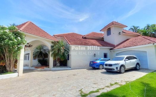 Villa de rêve de 5 chambres à coucher dans une communauté fermée populaire, Cabarete, à 5 minutes à pied de la plage des Caraïbes.