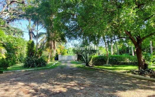 Charming 6 Bedroom Off Grid Villa incl. 2 Apartments