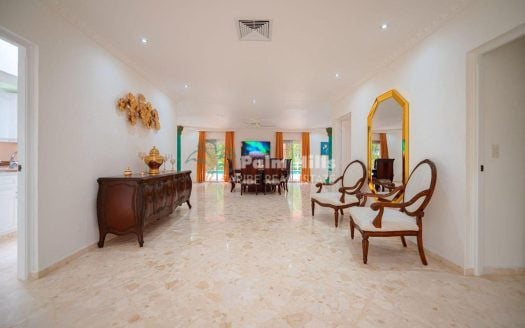 Tropical 7-Bedroom Villa with Expansive Garden and Pool, Just Minutes from the Beach