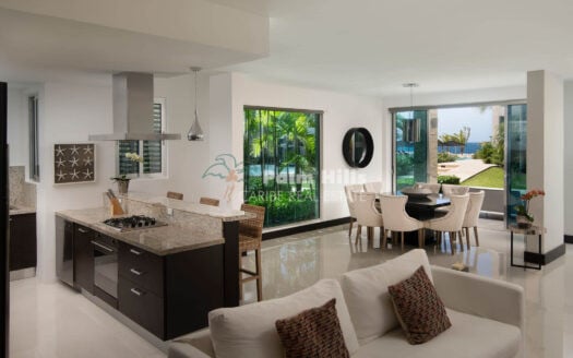 Oceanfront Paradise: Spacious 3-Bedroom Residence with Exclusive Amenities