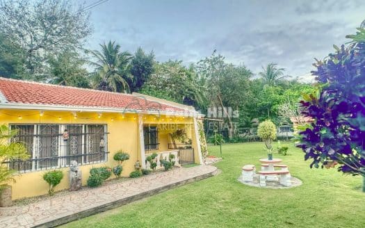 Beautiful 5-Bedroom Villa with an Expansive Lot Near the Beach