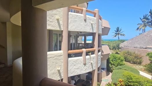 Appartement moderne de 2 chambres avec vue sur l'océan et bain à remous privé - à quelques pas de la plage