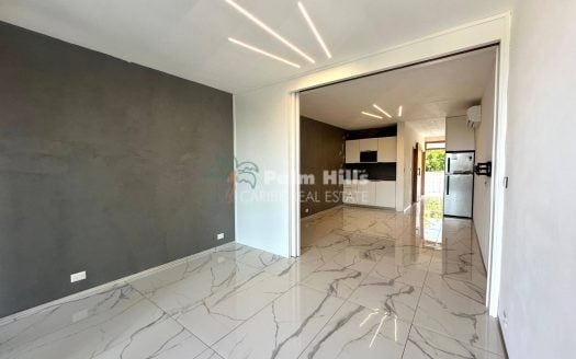 Habitación contemporánea costera con vistas al océano*.