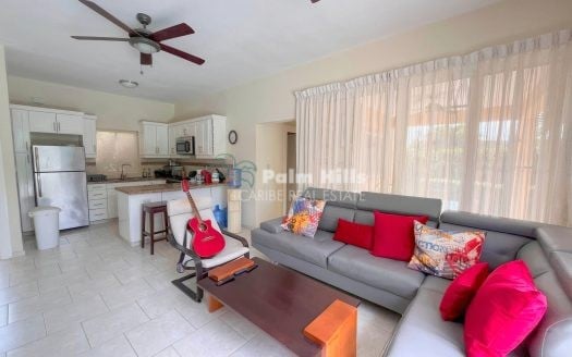 Villa de 2 dormitorios con piscina privada y jardín