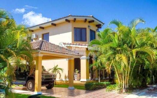 Spacious 4-Bedroom Villa with Private Pool and Garden