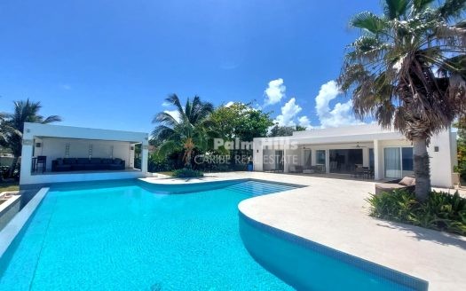Breathtaking Luxury Beach Front Villa