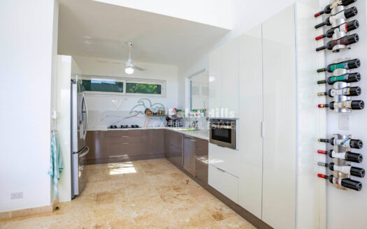 Elegant 5-Bedroom Villa with Ocean Views, Solar Power & Private Apartment in Sosúa