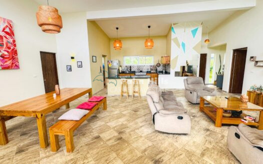 Tropical 3-Bedroom Home Steps from the Beach*