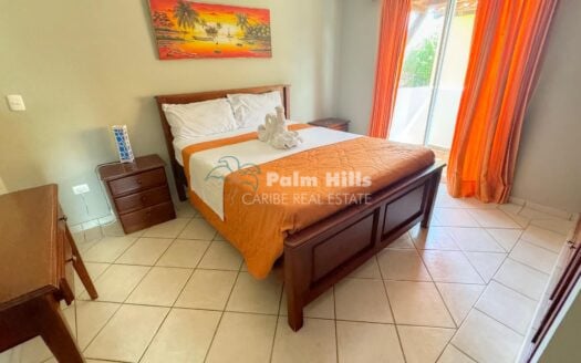 Acogedor apartamento costero con terraza y vistas a la piscina - Cabrera