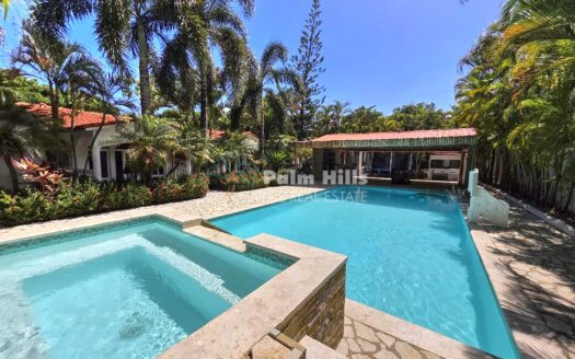 Tropical Triple-Villa Oasis – Your Ultimate Backyard Retreat & Investment Gem!