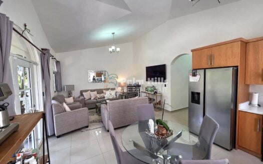 Tropical Triple-Villa Oasis – Your Ultimate Backyard Retreat & Investment Gem!