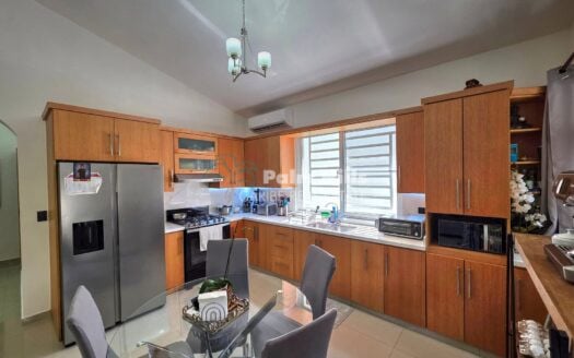 Tropical Triple-Villa Oasis – Your Ultimate Backyard Retreat & Investment Gem!