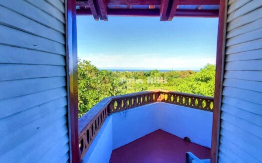 Panoramic Ocean-View Villa and 3 Separate Guest houses