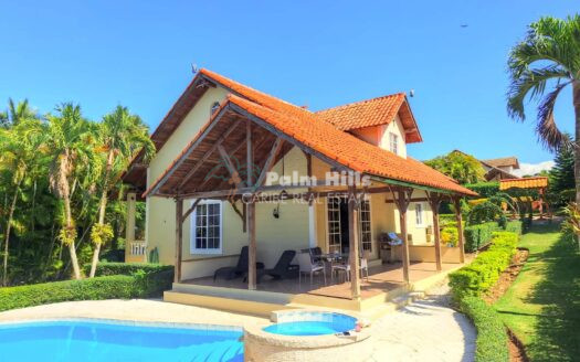 Charming 3-Bedroom Villa + Private Casita with Lush Garden & Pool