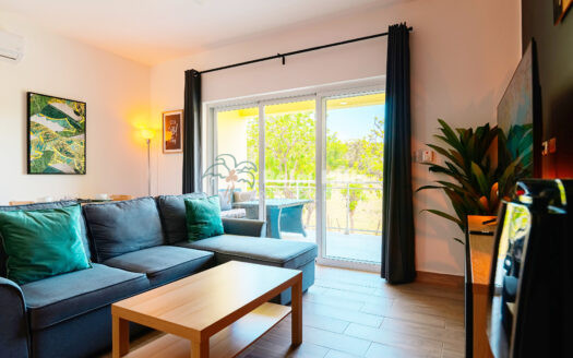 Schlüsselfertige 1-Schlafzimmer-Eigentumswohnung in bewachter Gemeinschaft mit Pool und Annehmlichkeiten