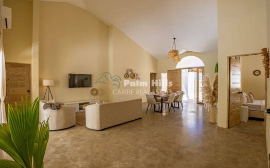 Upgraded 3-Bedroom Luxury Villa – Walk to the Beach