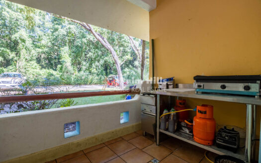 1-Bedroom Apartment – Steps from the Beach