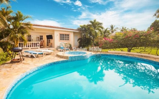 3BR Villa With Private Apartment in Gated Community