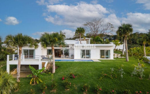 Spacious Villa with Open Views & Expansion Potential – Indoor-Outdoor Living