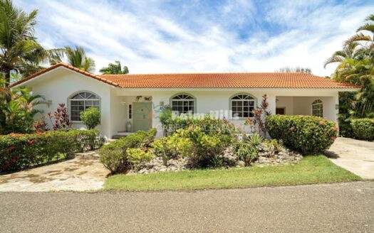4BR Villa with Pool, Gazebo & Outdoor Living Spaces
