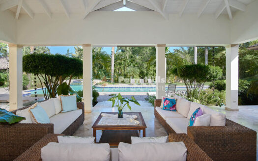 Zeitgenössische Luxusvilla nur wenige Schritte vom Strand entfernt*