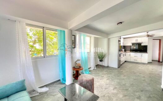 Ático con jacuzzi privado y terraza en la azotea – A pocos minutos de la playa