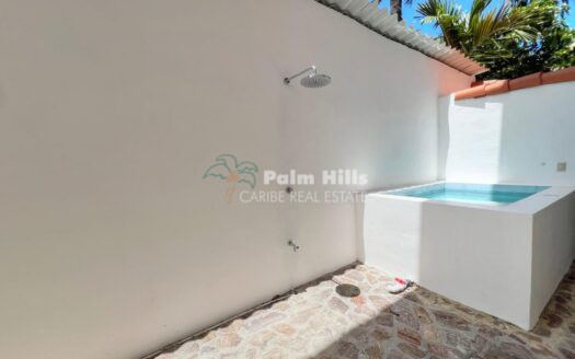 Ground-Floor Studio with Private Backyard & Jacuzzi – Walk Everywhere, Minutes from the Beach