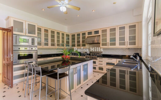 Elegant Caribbean Estate – Timeless Design with Modern Comfort