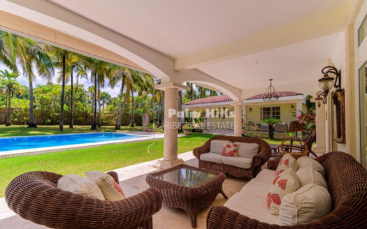 Elegant Caribbean Estate – Timeless Design with Modern Comfort