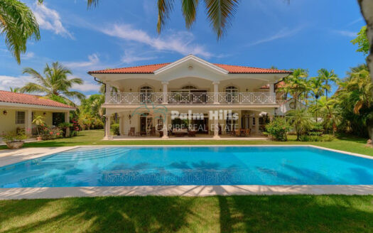 Elegant Caribbean Estate – Timeless Design with Modern Comfort
