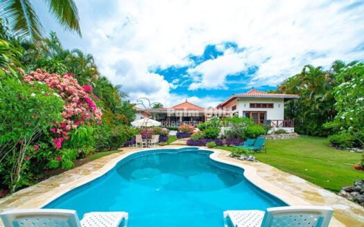 A Balinese-Inspired Luxury Bungalow