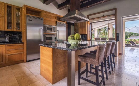 Villa Preciosa – Modern Luxury Villa with Expansive Outdoor Living