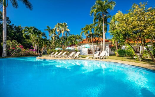 Villa Blanca – Prime Coastal Living in a Tropical Garden Setting