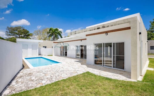 Tropical Villa Just a 3-Minute Walk from the Beach in Cabarete