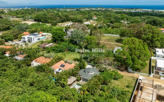 Charming 2-Bedroom Villa with Spacious Lot Close to Beaches and Amenities*