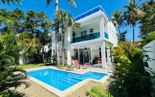 Beautiful 3-Bedroom Home with Pool & Rooftop Terrace Just Steps from the Beach