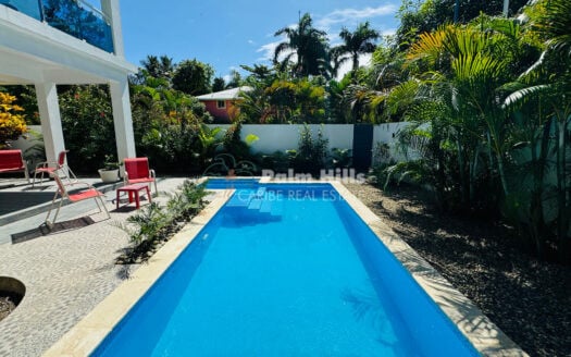 Beautiful 3-Bedroom Home with Pool & Rooftop Terrace Just Steps from the Beach