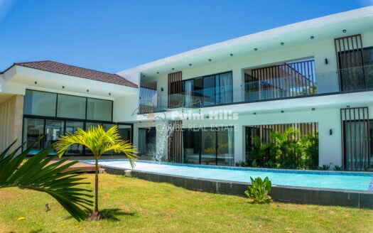 Elegante villa tropical en una prestigiosa comunidad cerca de la playa