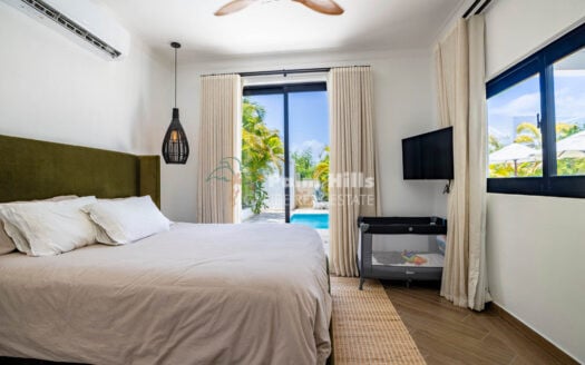 Stunning 3-BR Villa in a Sought-After Residential with a Ocean – & Mountain View Terrace