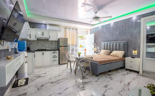 Studio rénové avec jacuzzi privé et vue sur la piscine à Sosúa
