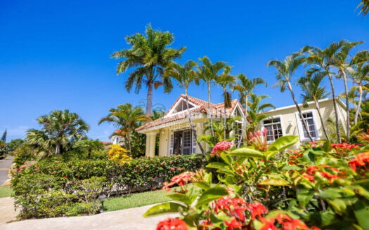 2-Bedroom Villa on a Large Tropical Lot