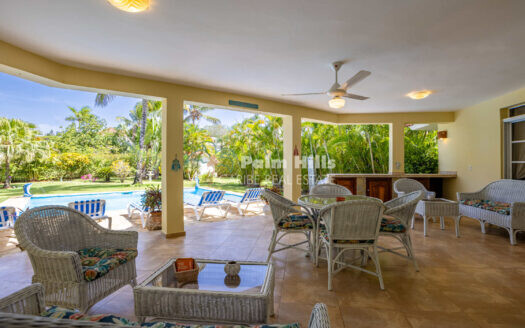 2-Bedroom Villa on a Large Tropical Lot