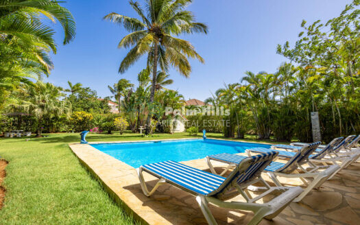 2-Bedroom Villa on a Large Tropical Lot
