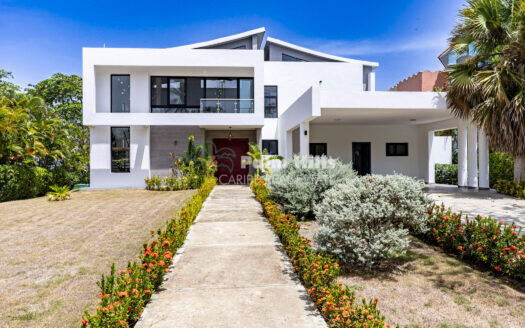 Your Private Oceanfront Escape:  3-Bedroom Luxury Villa with Pool & Ocean Views in Sosúa