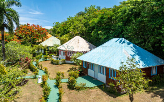 Live, Host & Invest! Boutique Hotel with Restaurant, 200 m2 Pool & 5-Bedroom-Villa – Short drive to Various Dream Beaches