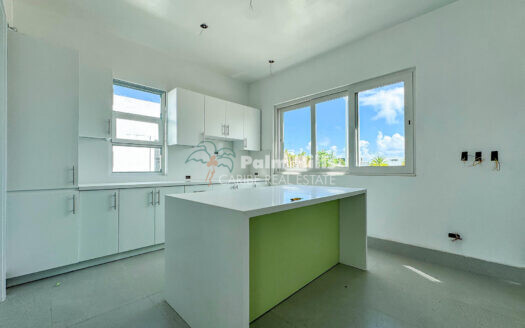 Luxury 3-Bedroom Villa Near the Beach in an Exclusive Gated Community