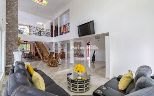 Elegant 6-Bedroom Villa with River Views and Tropical Gardens in Sabaneta de Yásica