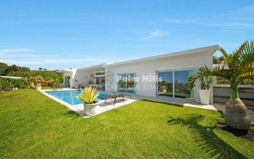 Updated 3-Bedroom Ocean View Villa with 8 kW Solar System